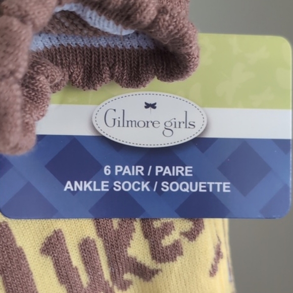 Gilmore Girls Gift Bundle - Cozy Blanket, XL Mug, 6 Pack Scalloped Socks 🧦 - Picture 12 of 13